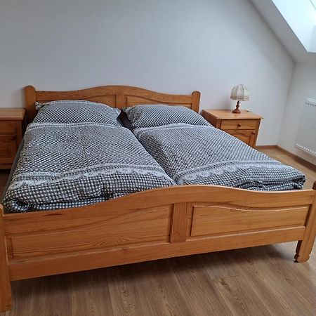 Pension Na Statku- Konsky Apartman Malenitz Buitenkant foto