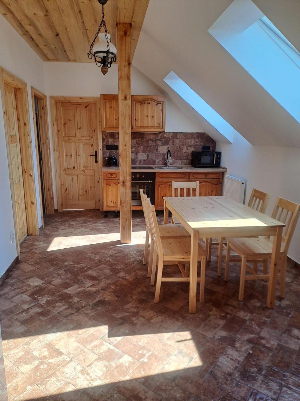 Pension Na Statku- Konsky Apartman Malenitz Buitenkant foto